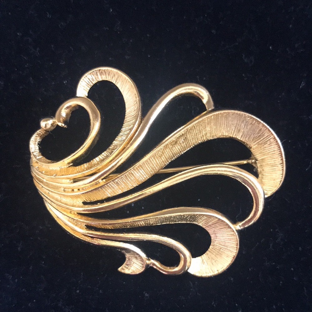 Vintage Tara Gold Brooch